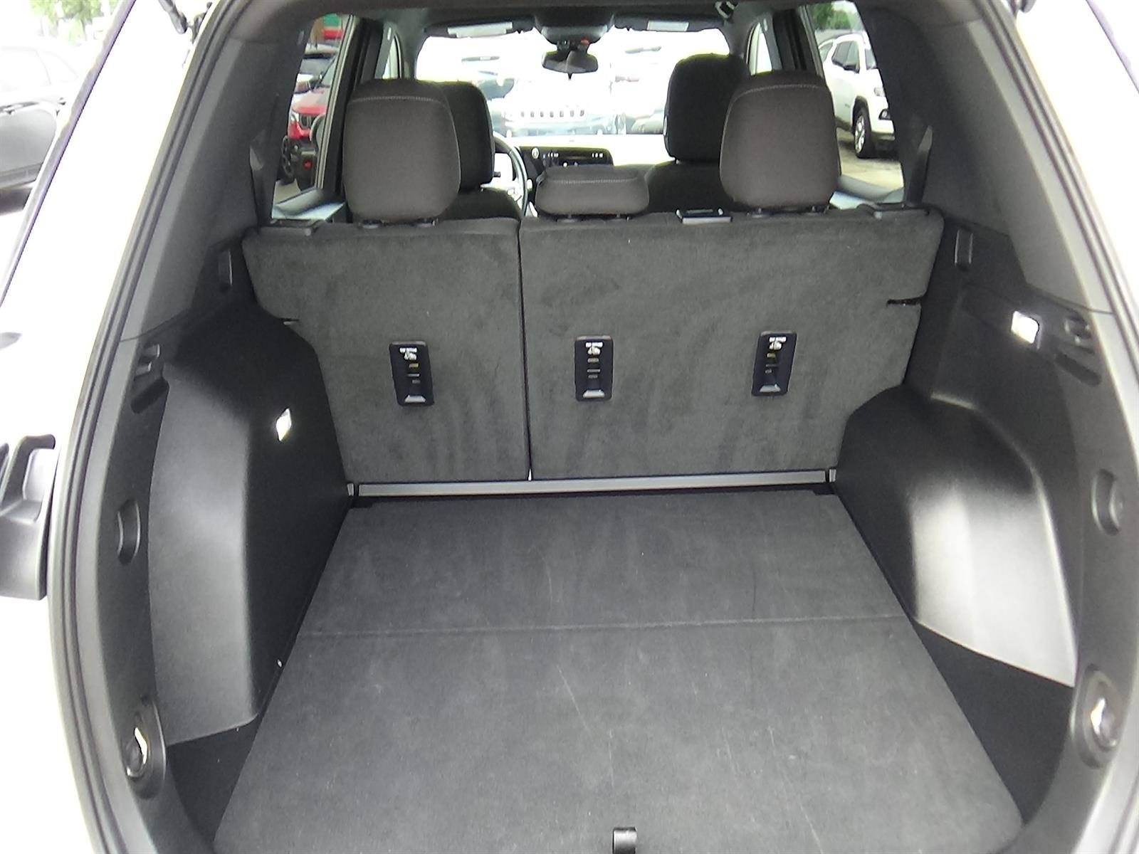 Used 2026 Summit White (gaz) Chevrolet LT image 11
