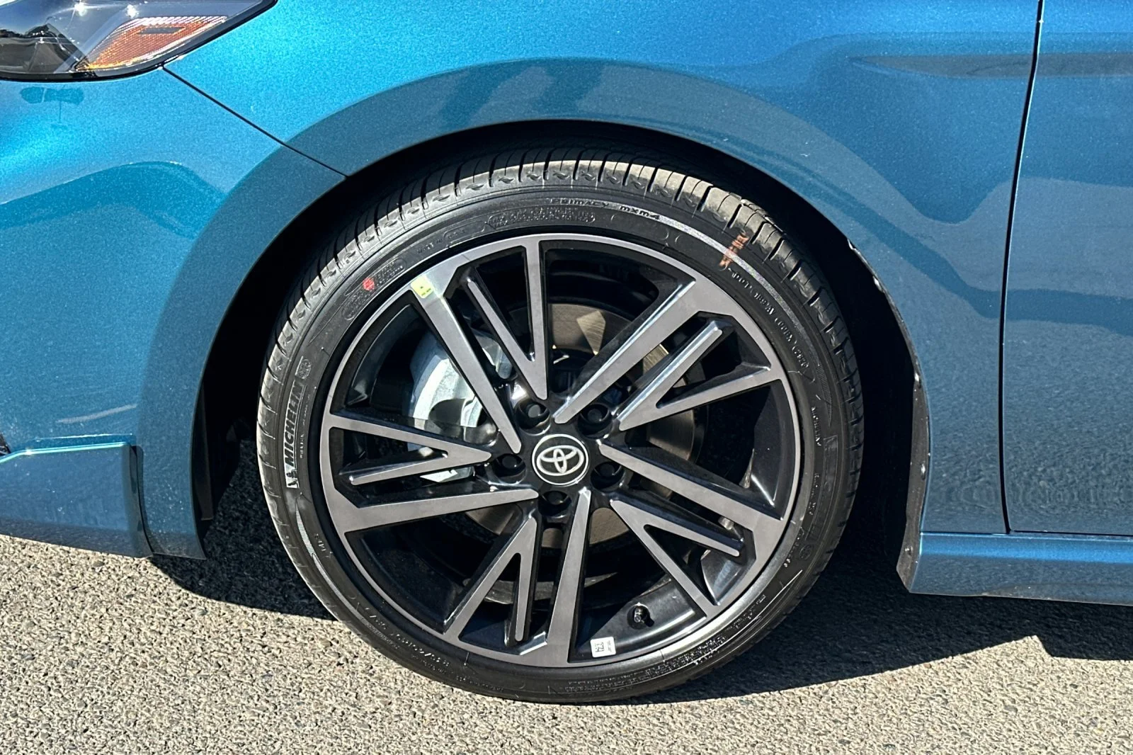 New 2026 Ocean Gem with Midnight Black Metallic roof Toyota XSE image 25