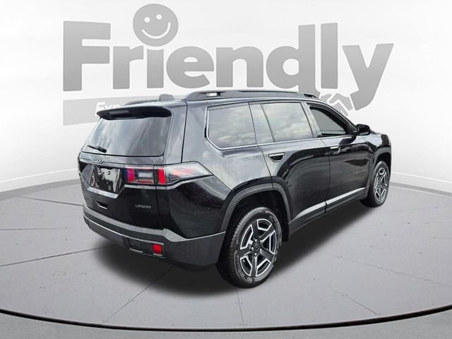 New 2026 Diamond Black Crystal Pearl-Coat Exterior Paint Jeep Laredo image 5