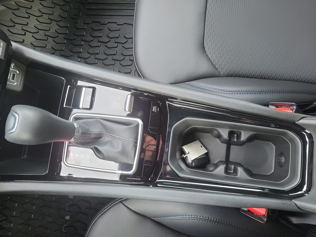 New 2026 Bright White Clear-Coat Exterior Paint Jeep Latitude image 28