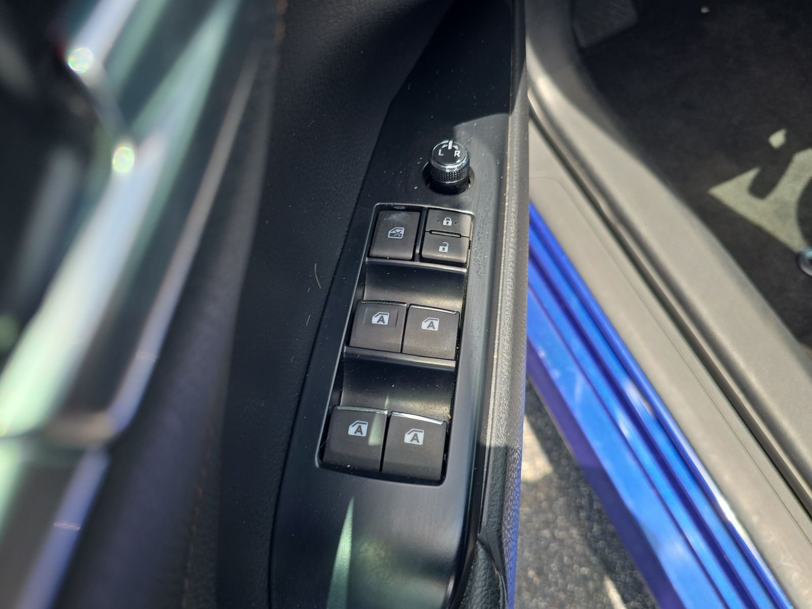 Used 2018 Blue Toyota XLE image 13
