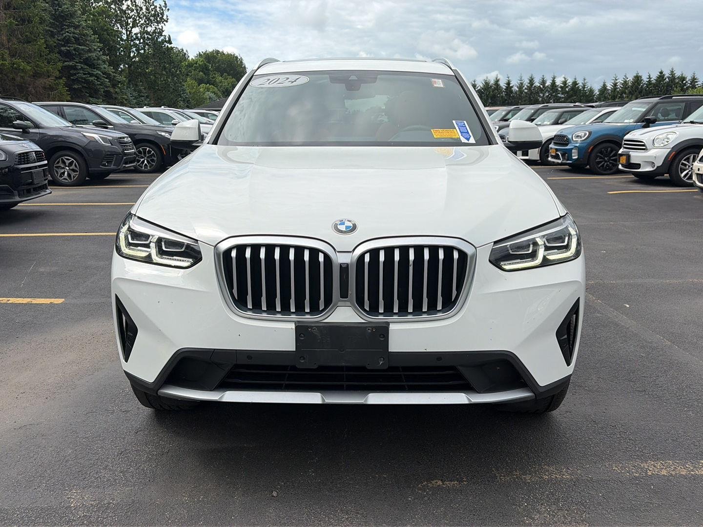 Used 2024 Alpine White BMW xDrive30i image 7