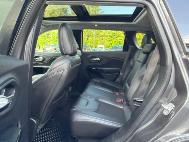 Used 2019 Granite Crystal Clearcoat Metallic Jeep  image 7