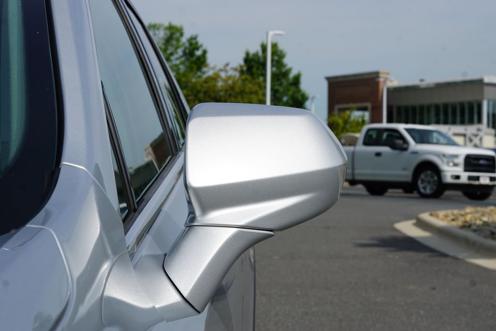 Used 2022 Radiant Silver Metallic Cadillac Luxury image 11