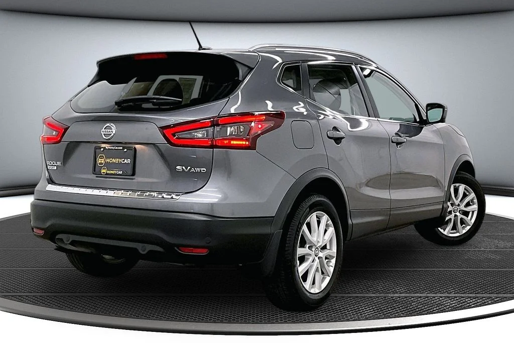 Used 2022 Gray Nissan SV image 6