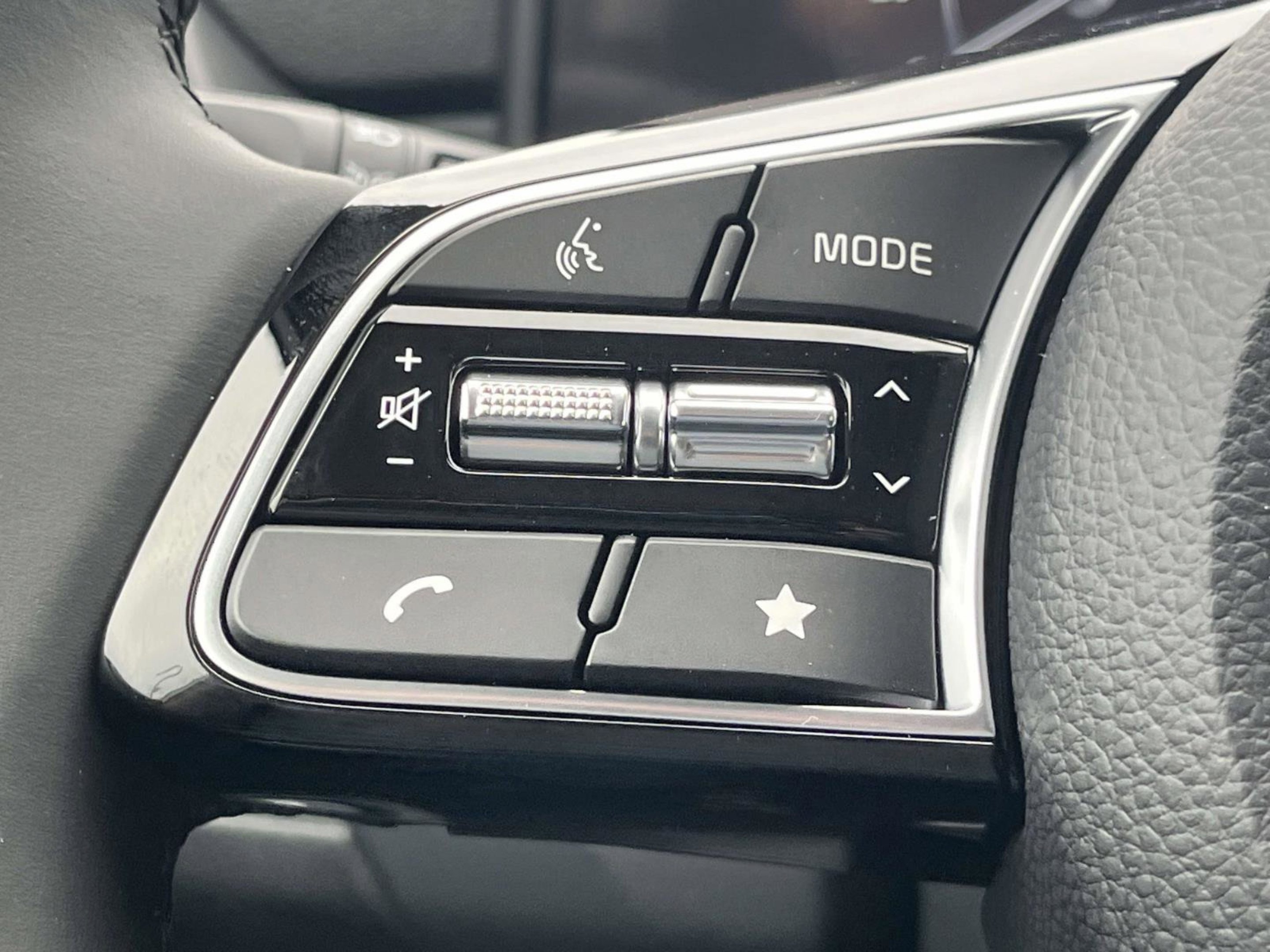 New 2026 Snow White Pearl Kia EX image 26