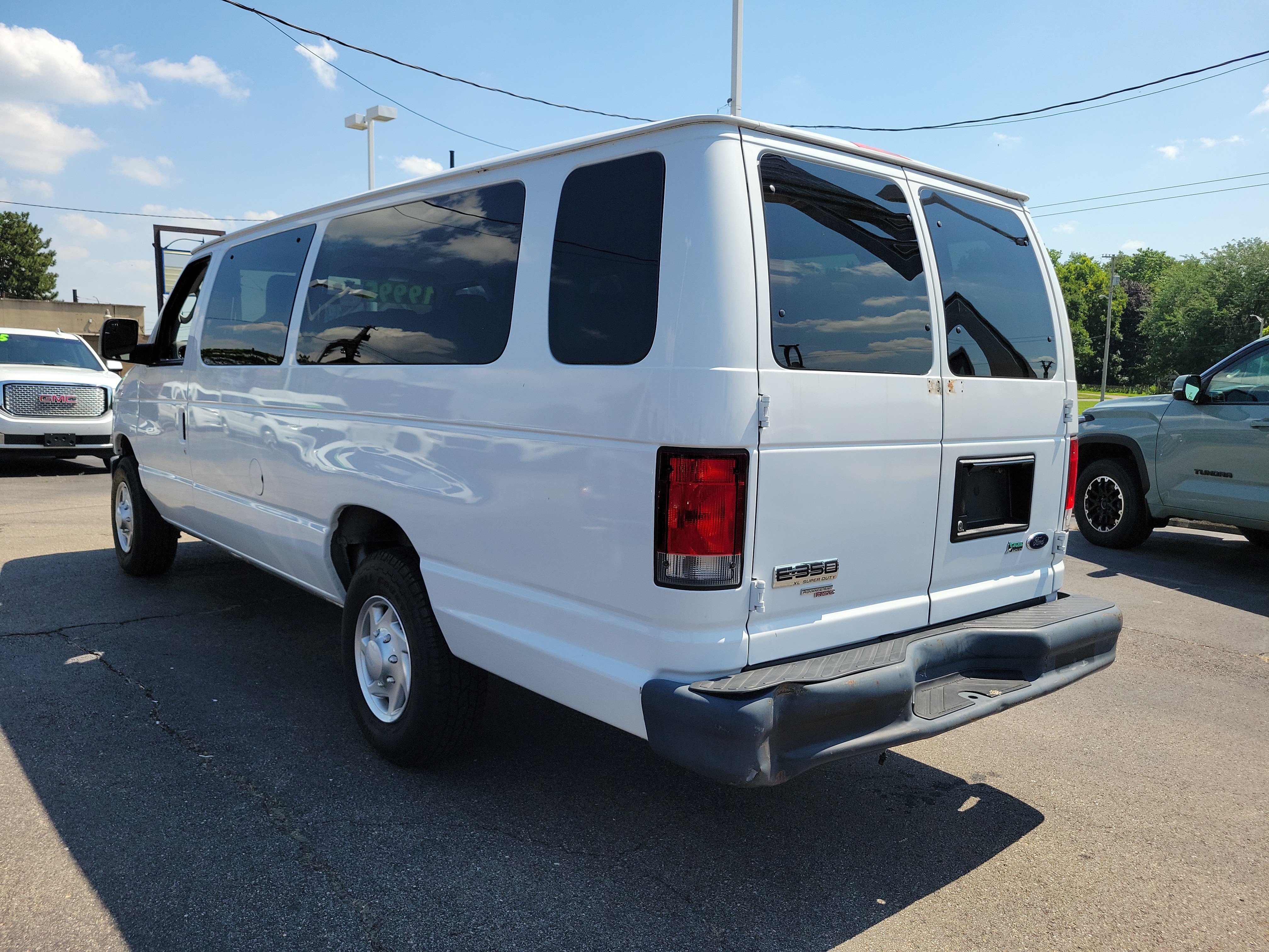 Used 2014  Ford XL image 3
