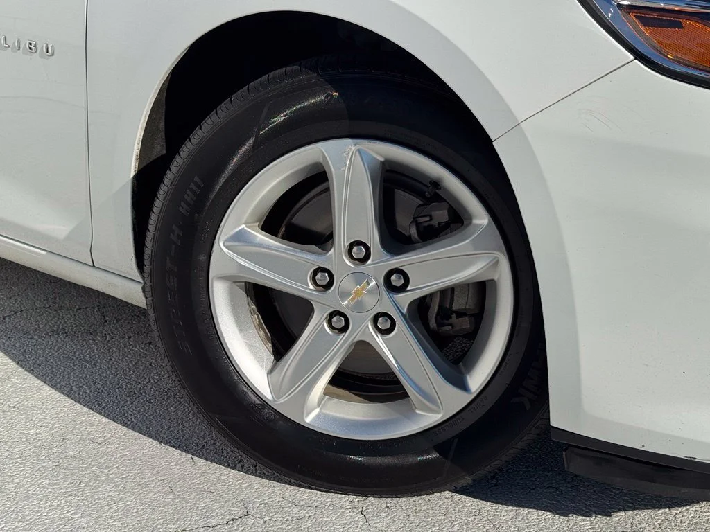 Used 2022 SUMMIT WHITE Chevrolet LT image 6