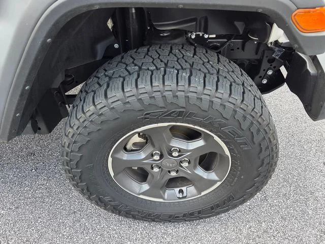 Used 2023 White Jeep Rubicon image 11
