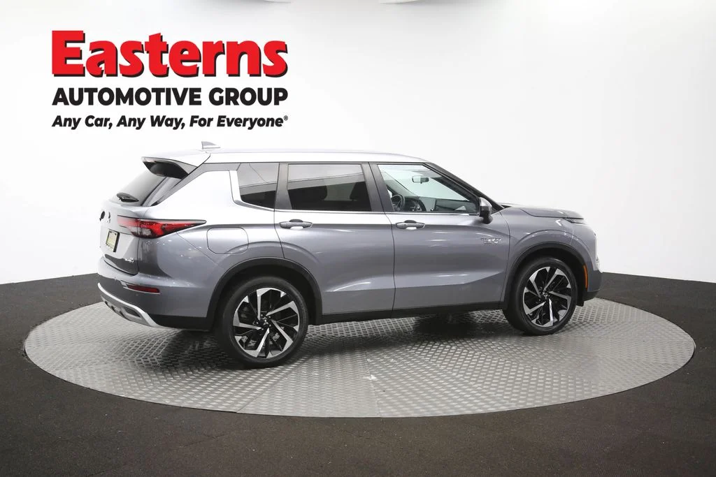Used 2023 Silver Mitsubishi SE image 43