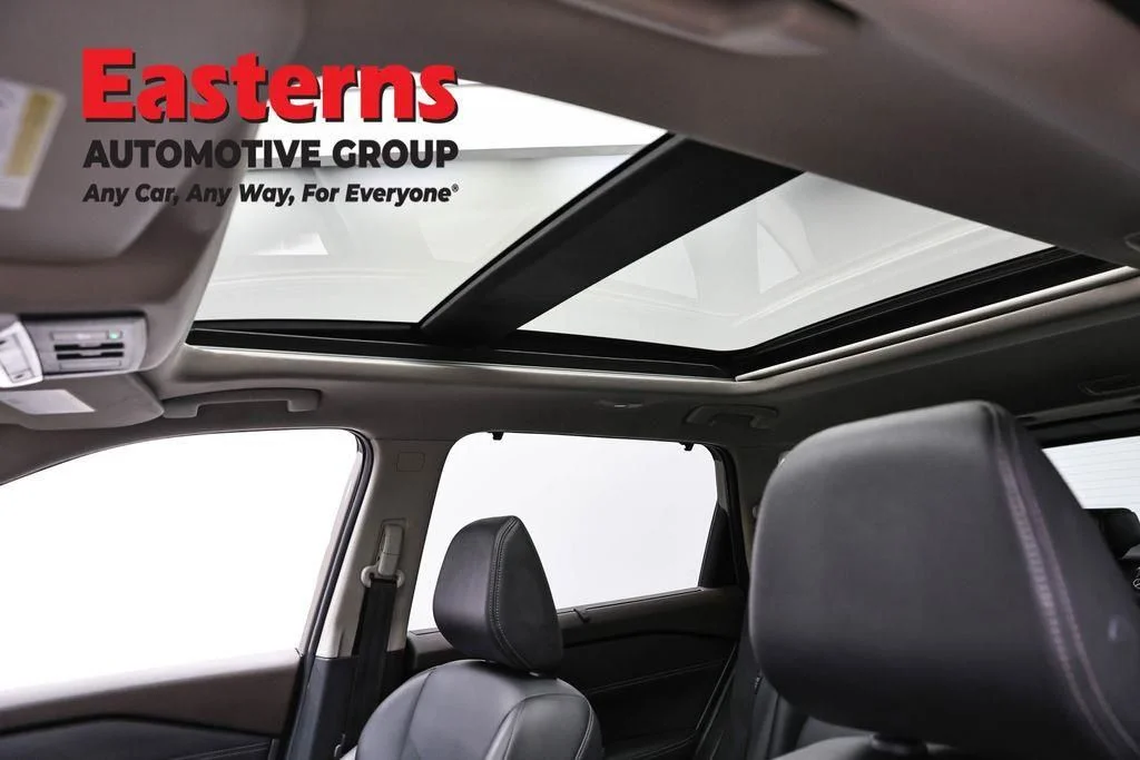 Used 2021 Gold Nissan SL image 38