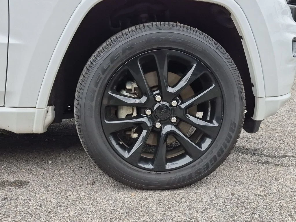 Used 2021 White Jeep Laredo X image 28