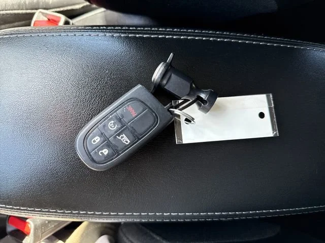Used 2019 Diamond Black Crystal Pearlcoat Jeep Limited image 29