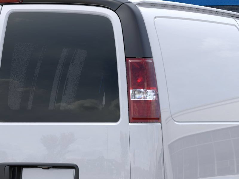 New 2026 Summit White Chevrolet WT image 11