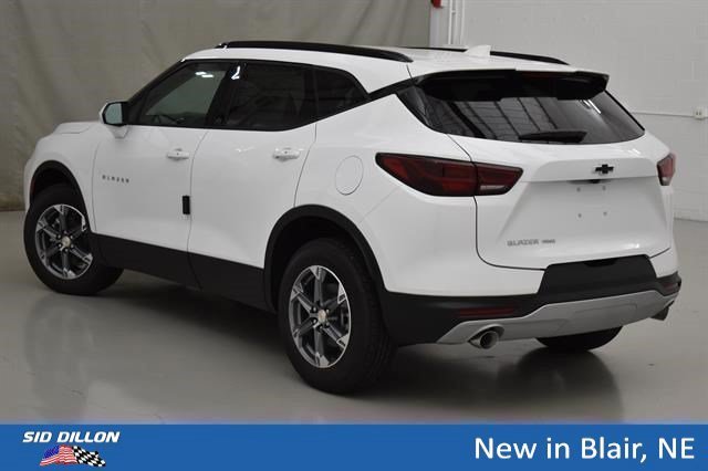 New 2026 Summit White Chevrolet 2LT image 13