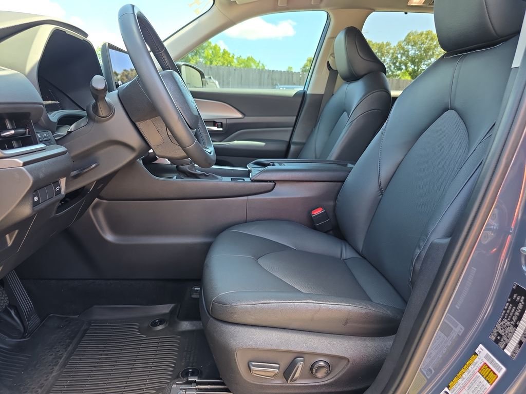 Used 2024 White Toyota XLE image 10