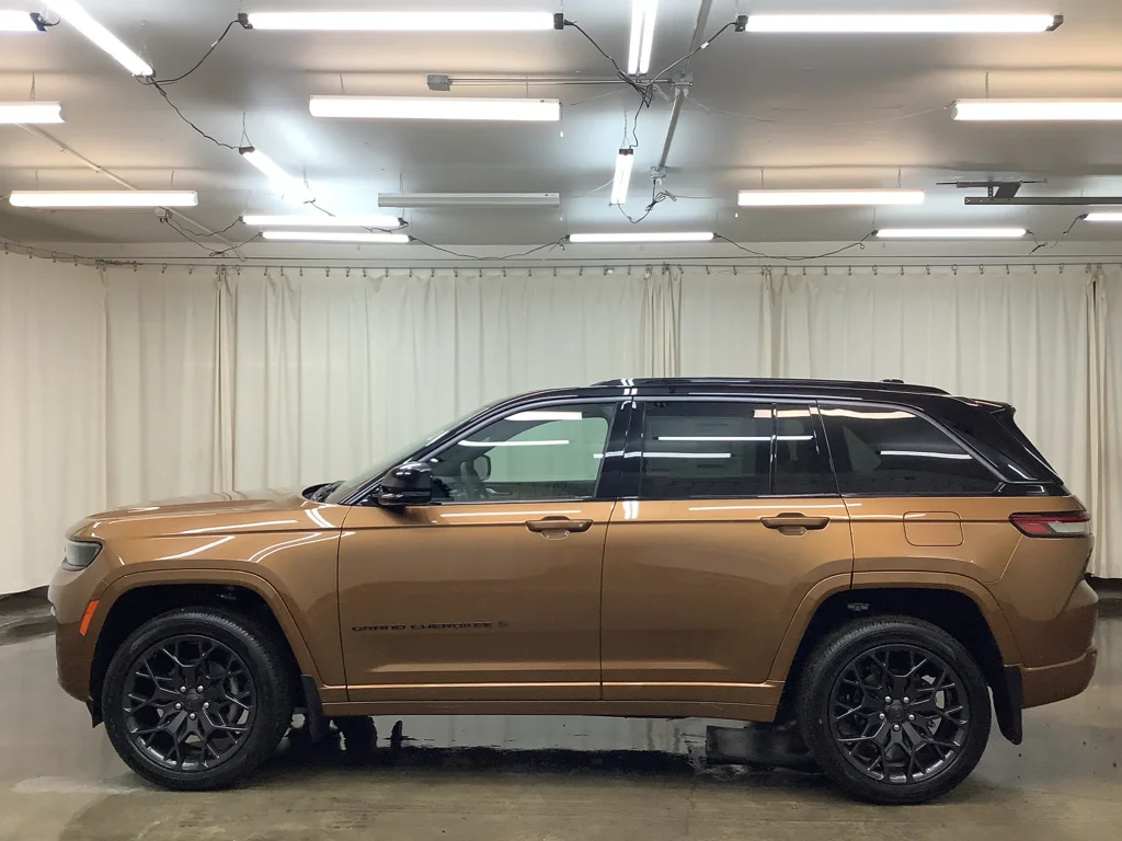 New 2026 Copper Shino Metallic Clear-Coat Exterior Paint Jeep Summit image 10