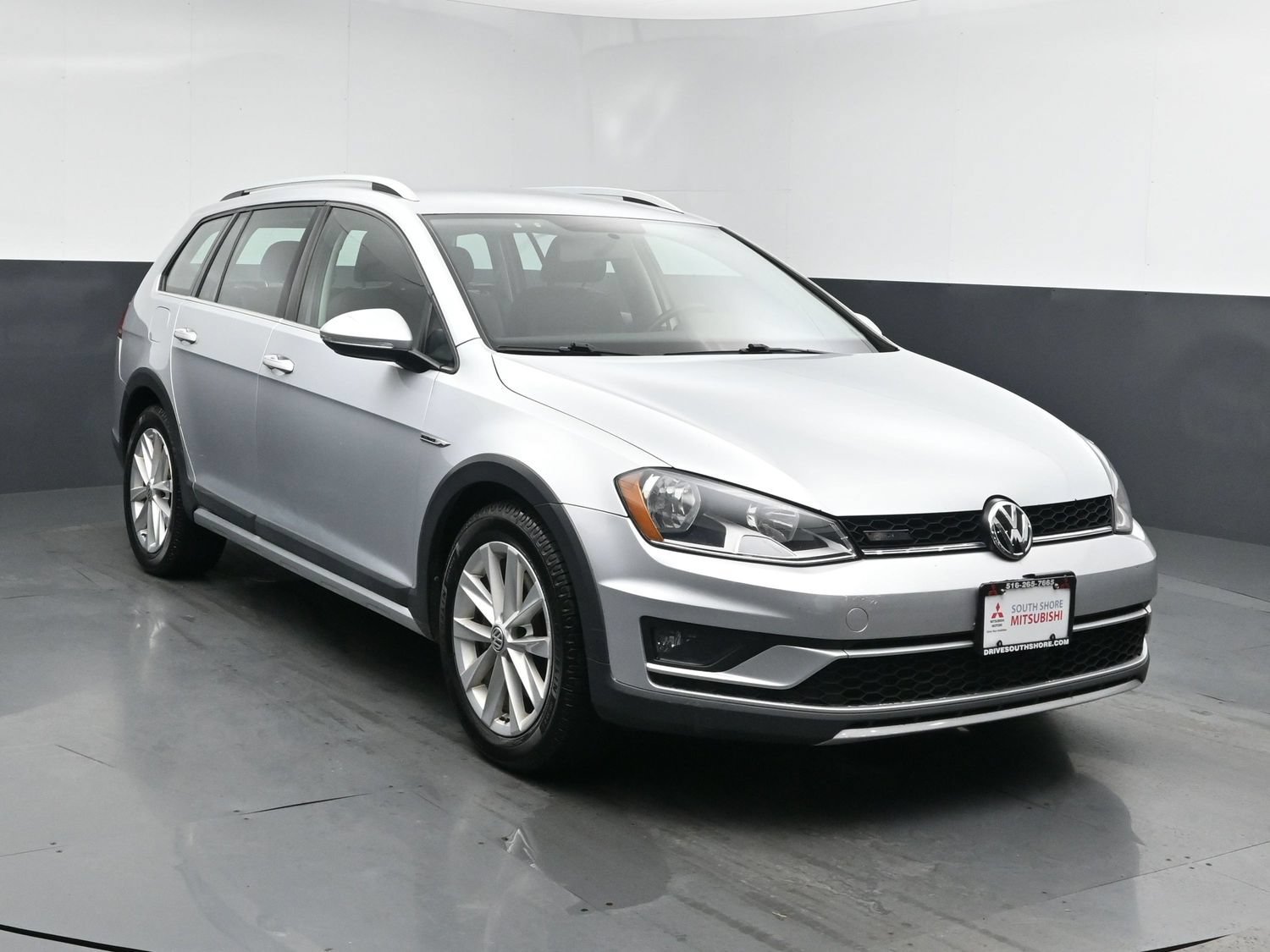 Used 2017 Volkswagen Golf Alltrack Alltrack SE with VIN 3VWM17AU9HM529722 for sale in Freeport, NY