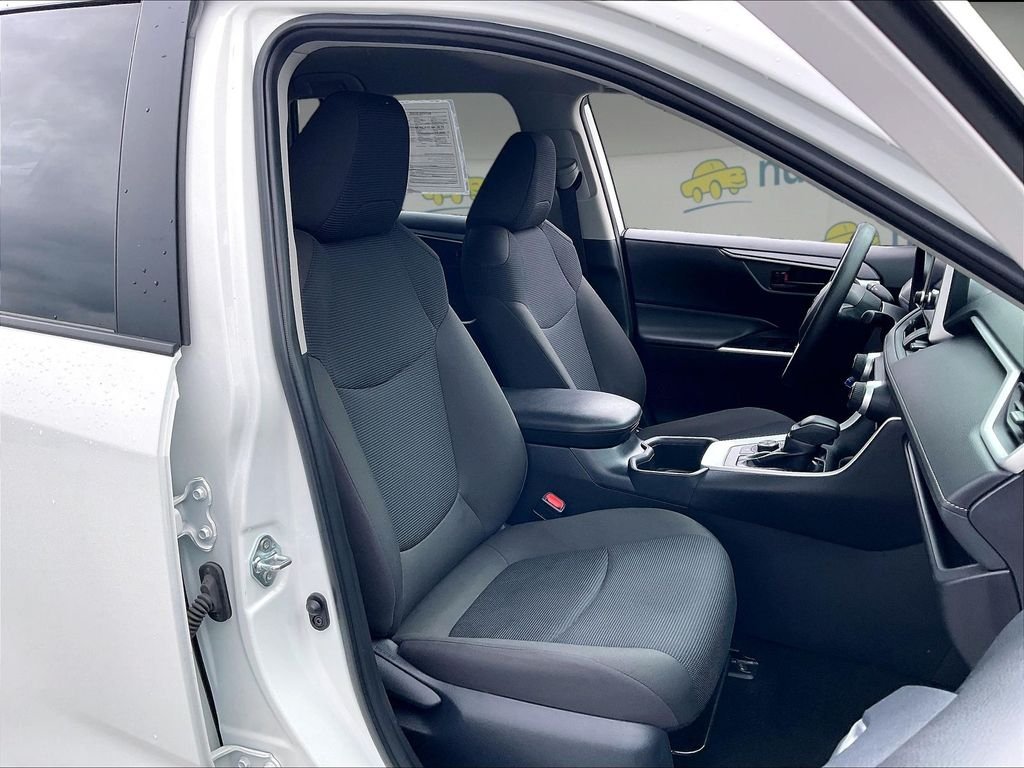 Used 2025 Ice Toyota LE image 10