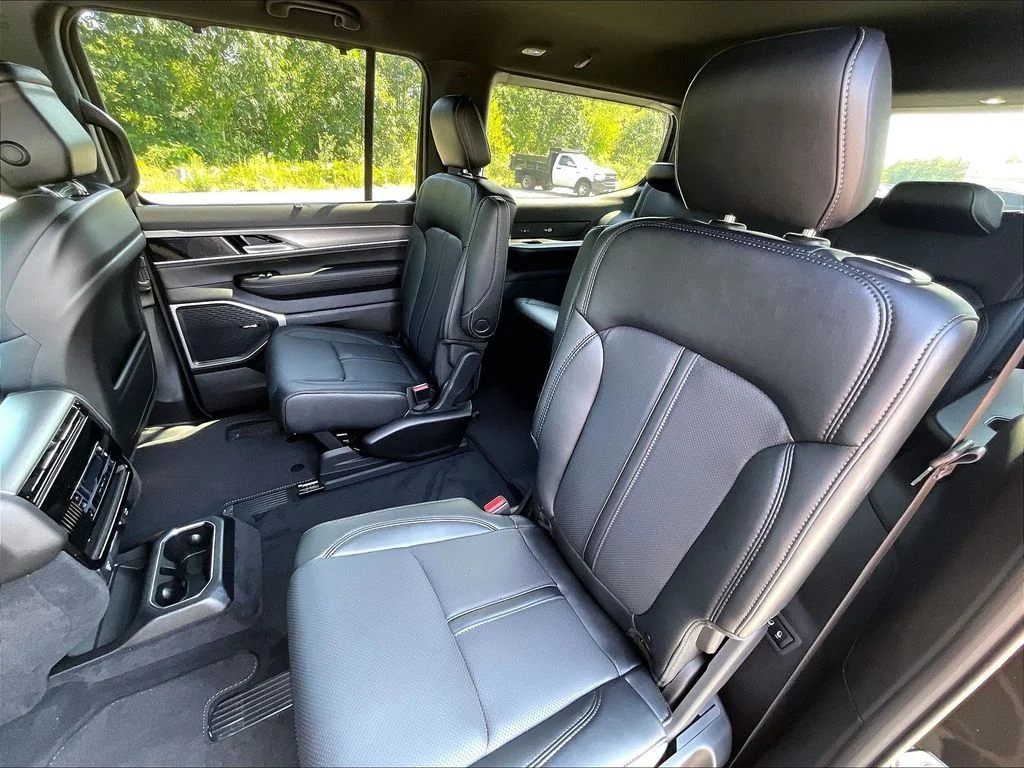New 2026 High Gloss Black Jeep Limited Altitude image 15