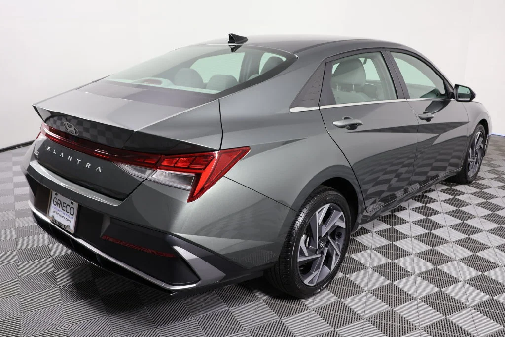 Certified Used 2025 Gray Hyundai SEL Convenience image 8
