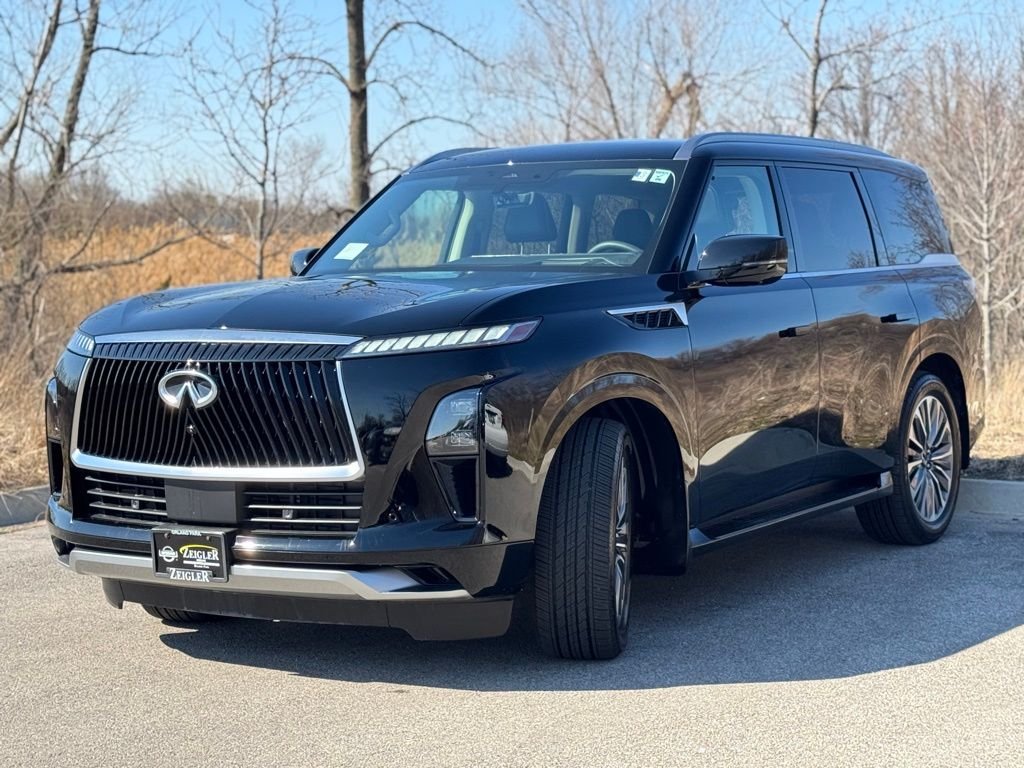 Certified Used 2026 Black Obsidian INFINITI LUXE image 3
