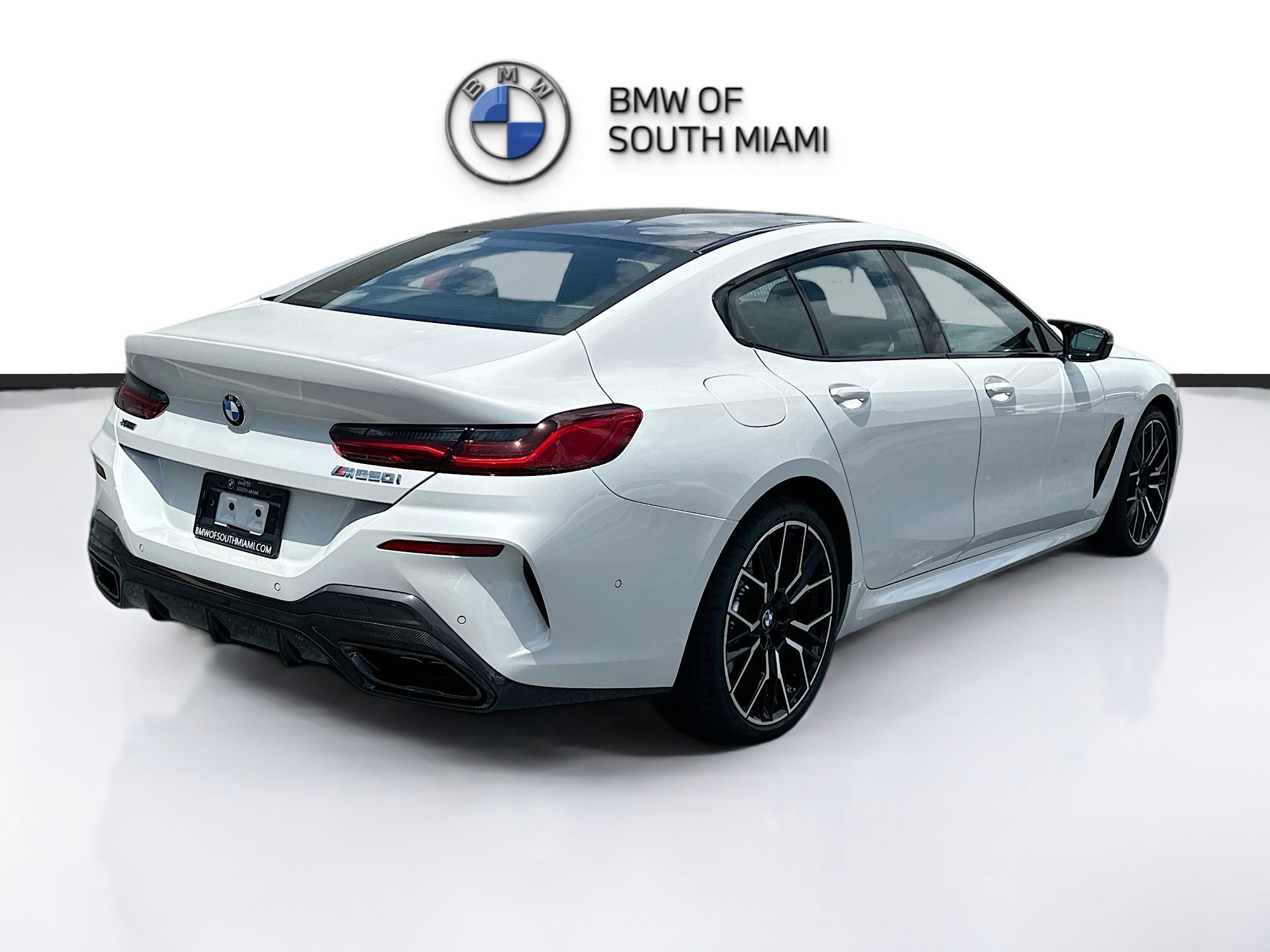 2026 BMW 8 Series M850i - Photo 6