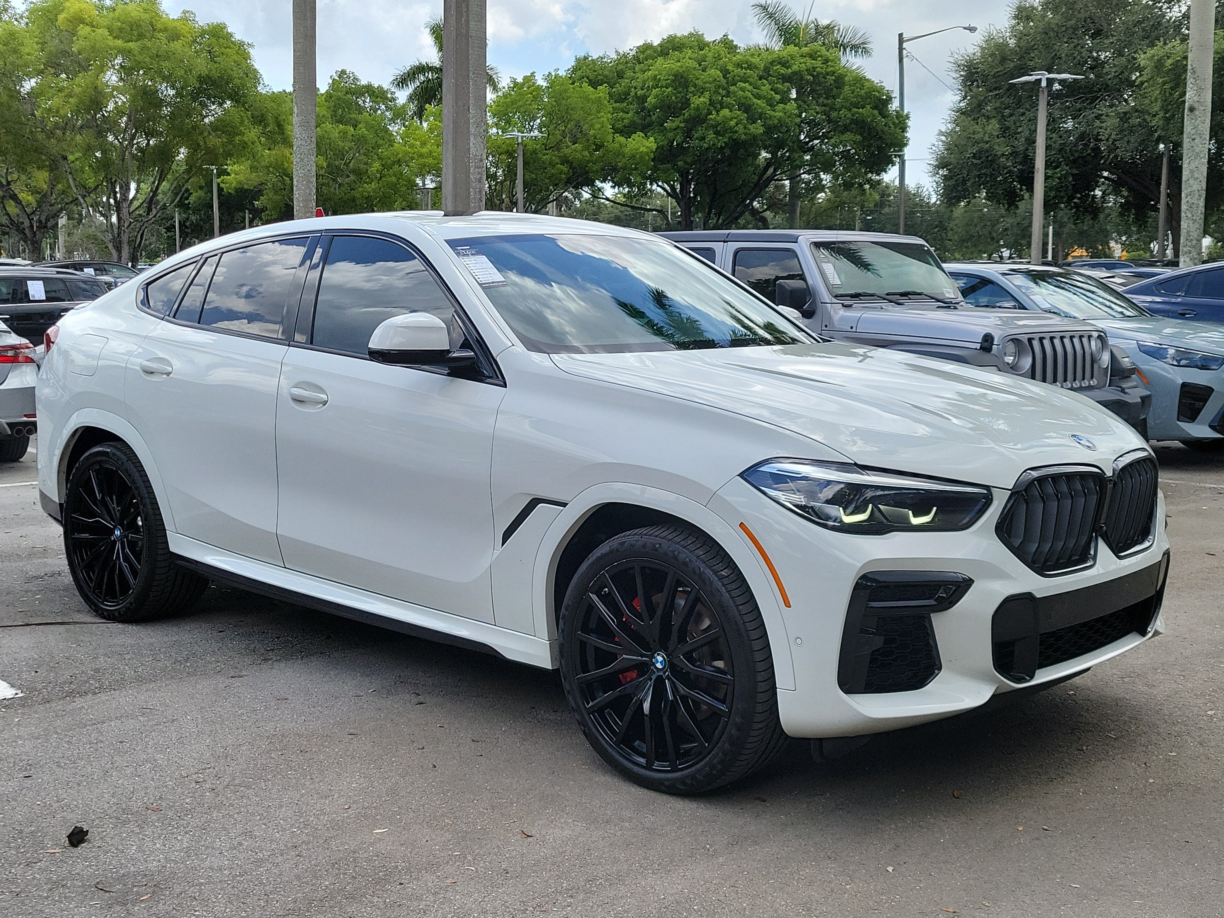 Used 2023 Alpine White BMW xDrive40i image 1