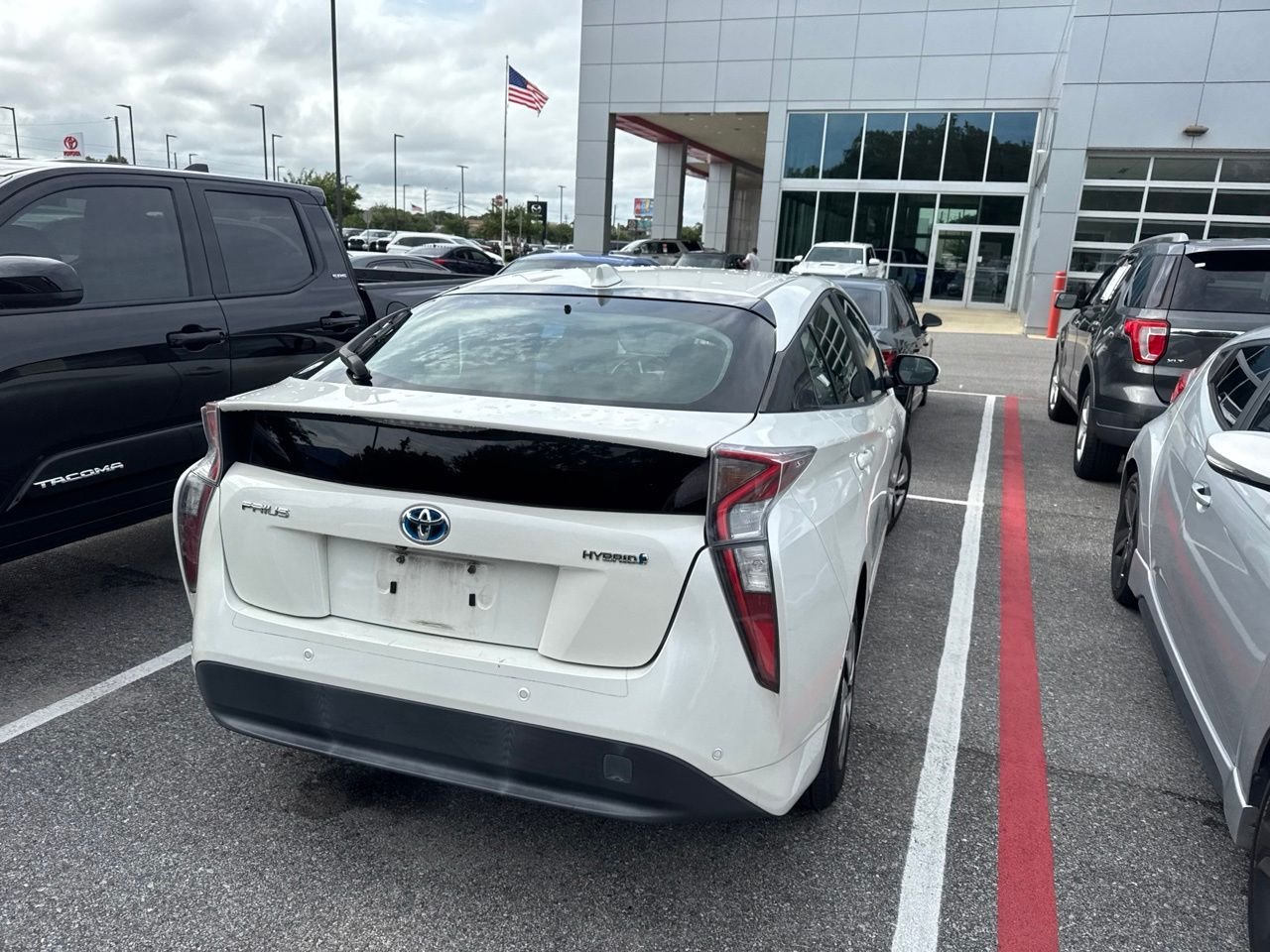 Used 2017 White Toyota Four image 7