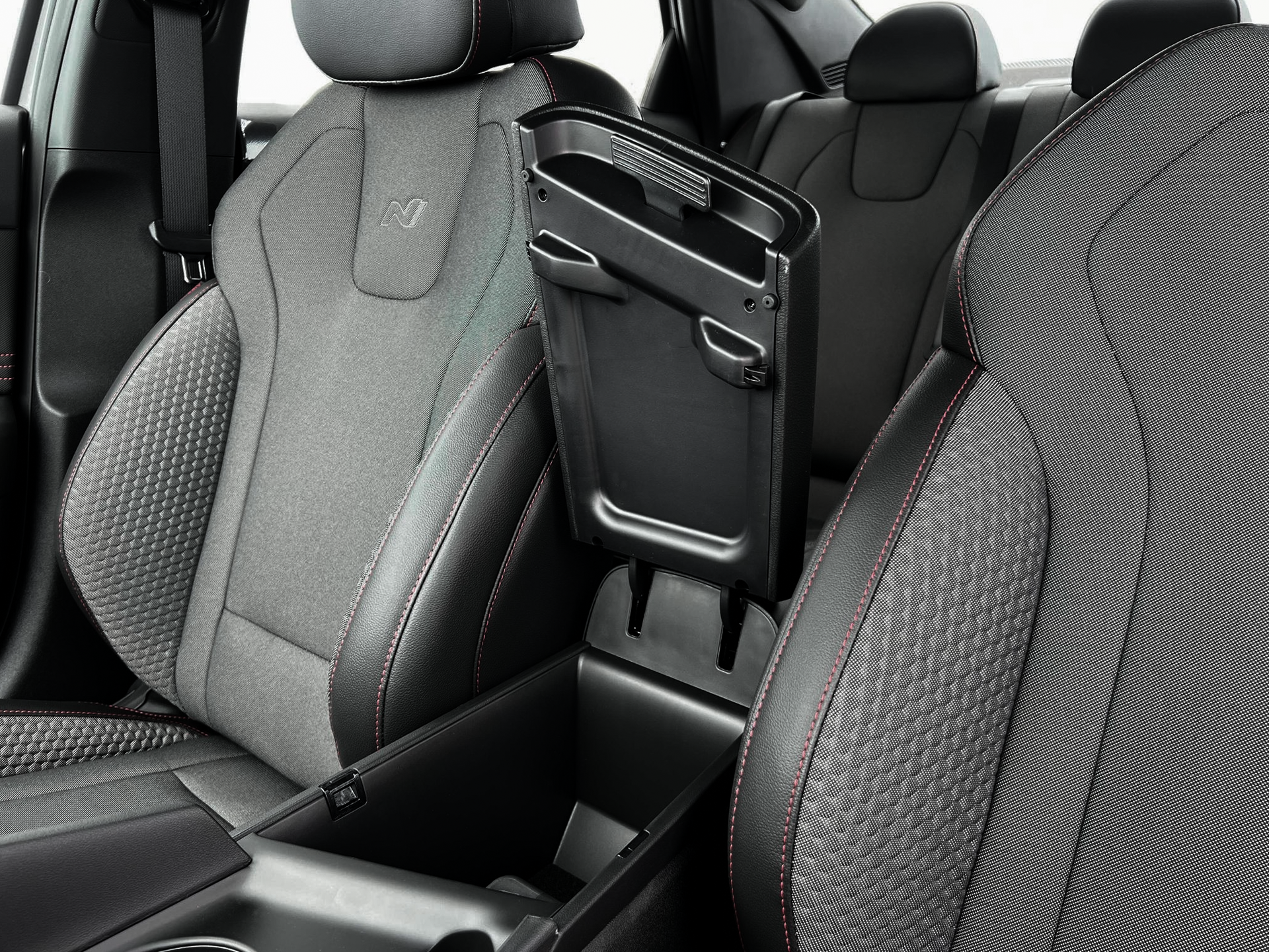 2025 Hyundai Elantra N Line - Photo 18