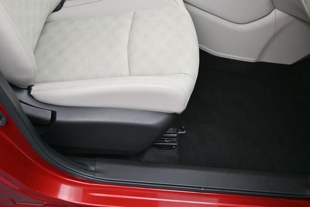 Used 2020 Scarlet Nissan SV image 31