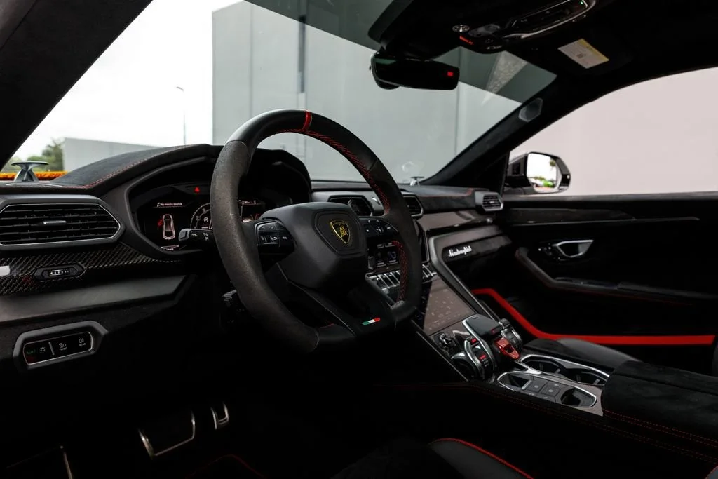 Used 2024 White Lamborghini Performante image 29
