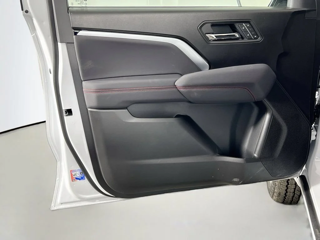 New 2026 Summit White Chevrolet Z71 image 18