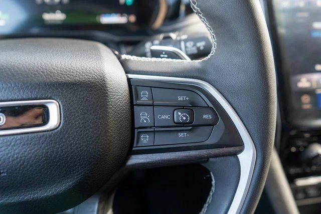Used 2023 White Jeep 4xe image 27