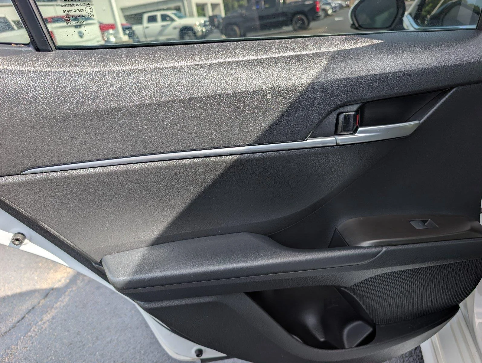 Used 2023 Ice Cap Toyota SE image 36