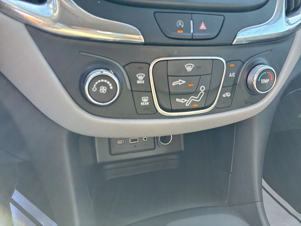 Used 2022 White Chevrolet LS image 17
