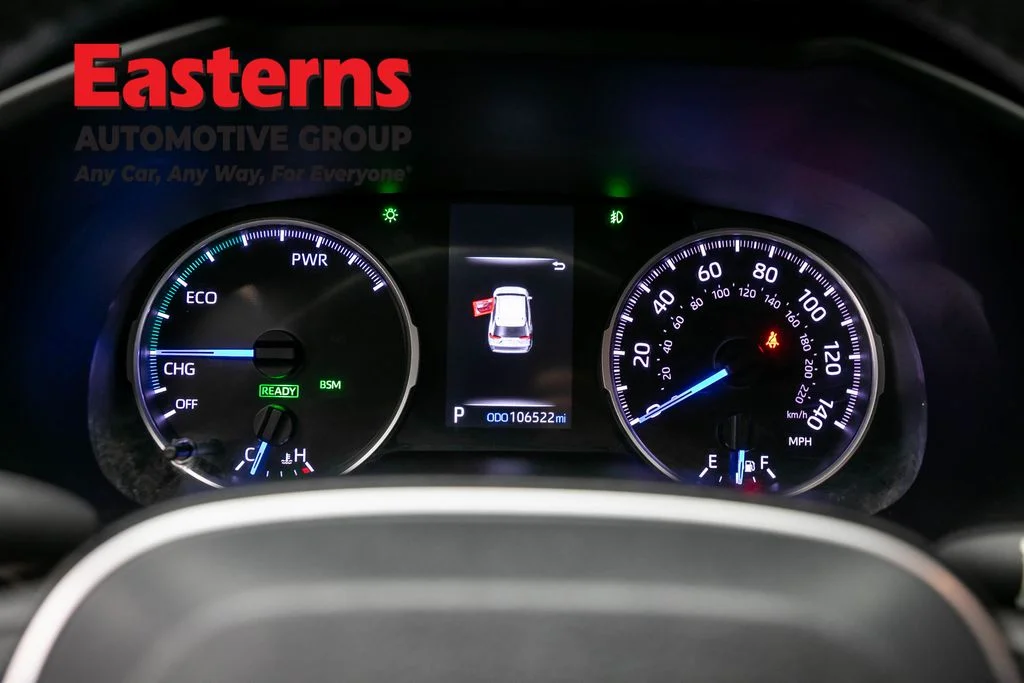 Used 2021 Silver Toyota XLE image 18