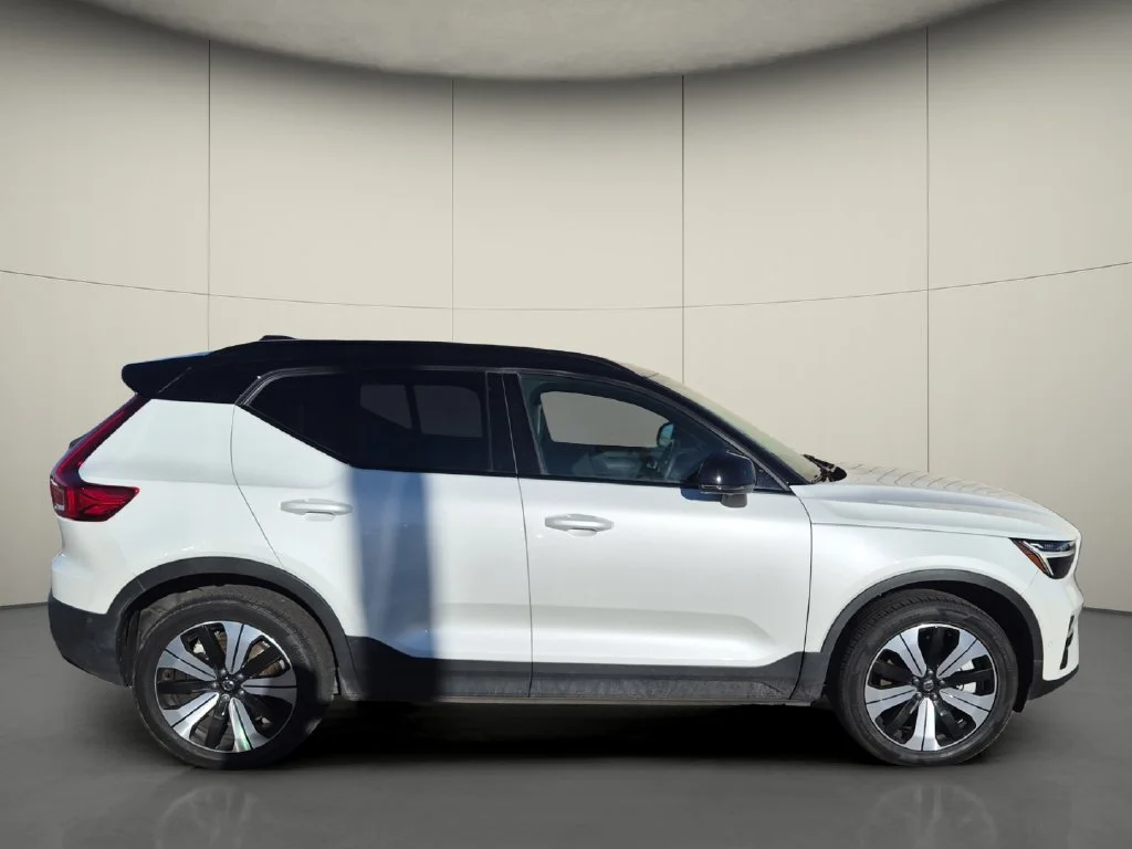 Used 2023 White Volvo Twin Plus image 8