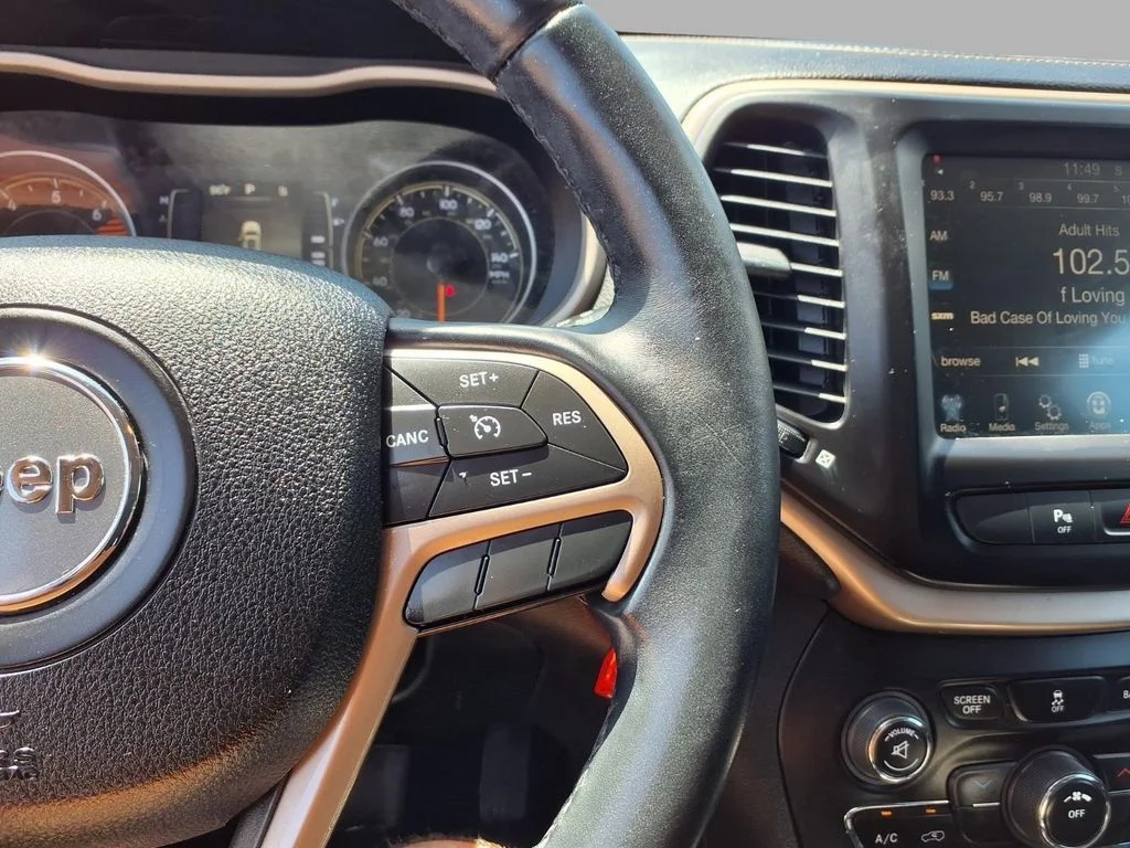 Used 2016 Gray Jeep Latitude image 11
