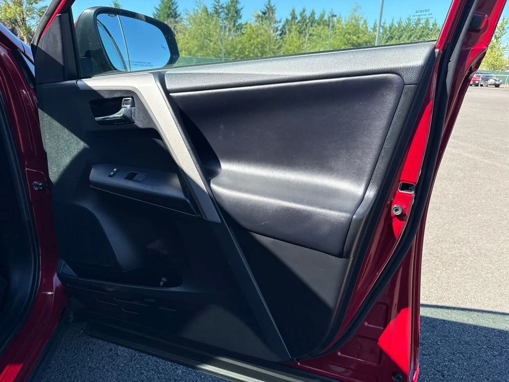 Used 2018 Ruby Flare Pearl Toyota XLE image 25