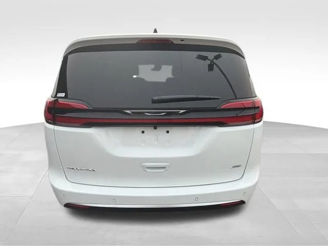 New 2027 Bright White Clearcoat Chrysler Select image 6