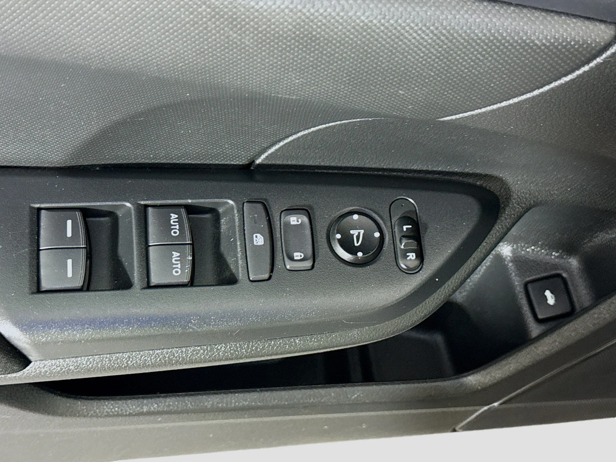 Used 2018 Modern Steel Metallic Honda LX image 19
