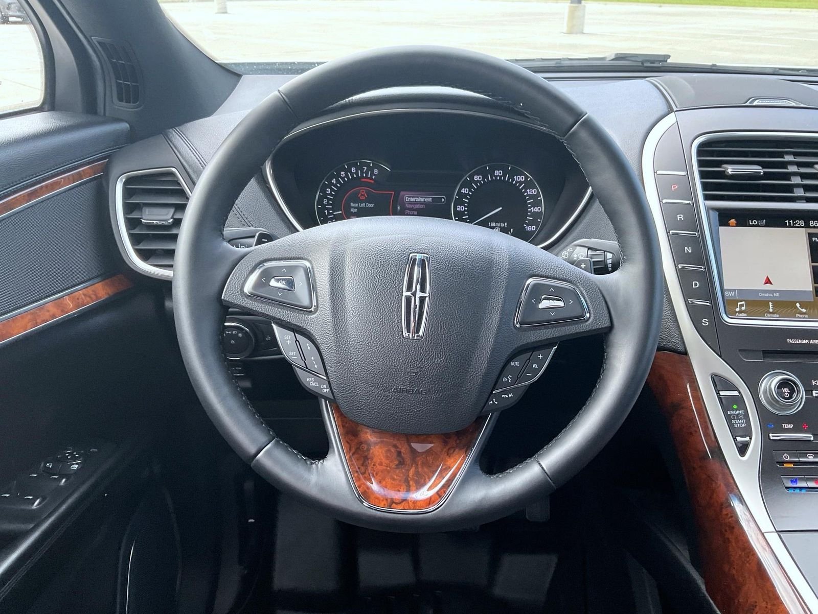 Used 2018 White Lincoln Reserve image 13