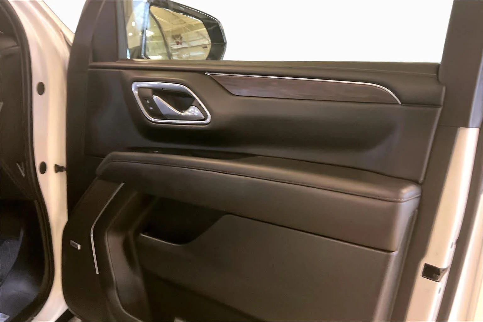 Used 2024 Summit White Chevrolet Z71 image 40