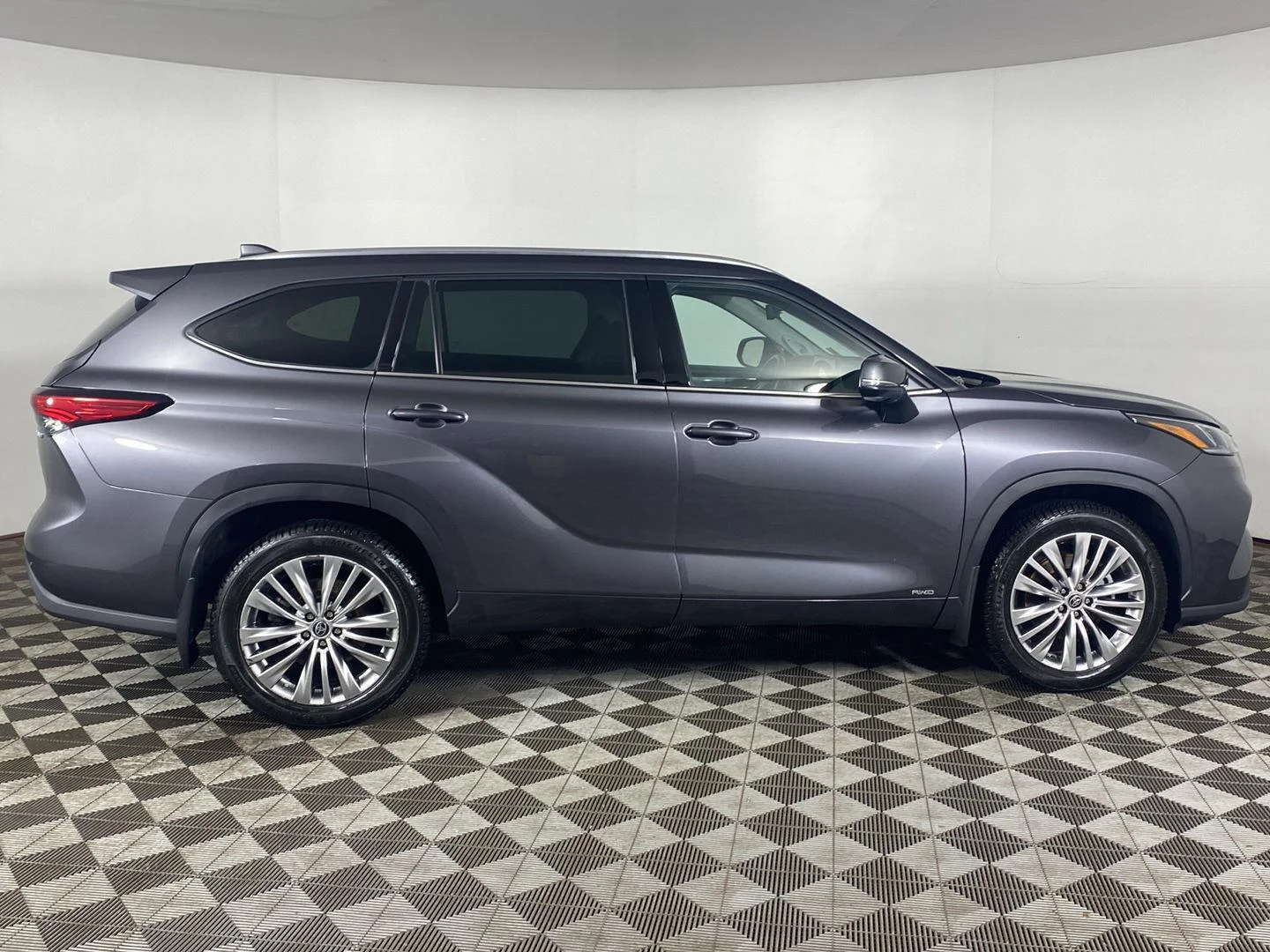 Used 2022 Magnetic Gray Metallic Toyota Platinum image 7