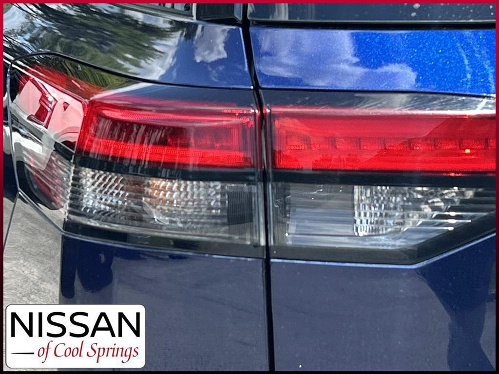 Used 2023 Blue Nissan Platinum image 13