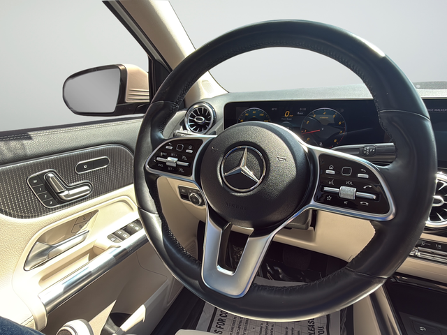 Used 2021 White Mercedes-Benz GLA 250 image 36