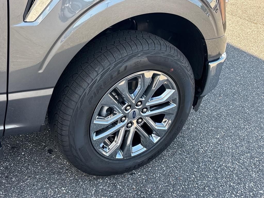 New 2026 Carbonized Gray Metallic Ford XLT image 28