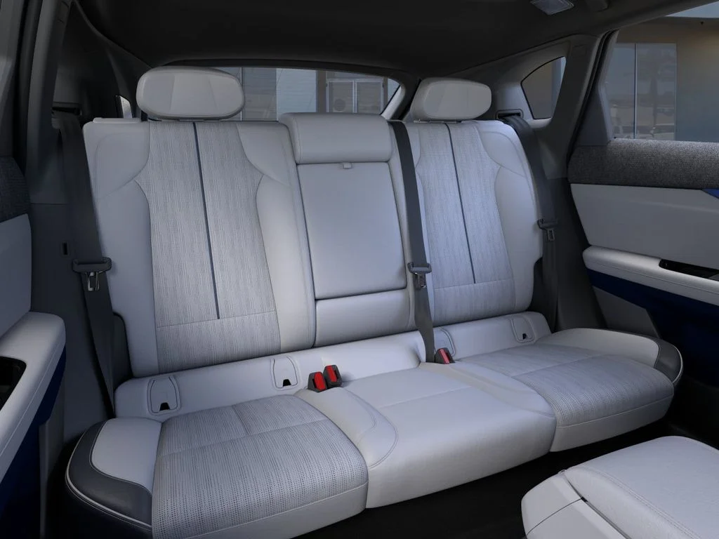 2027 Cadillac OPTIQ Premium Luxury - Photo 17