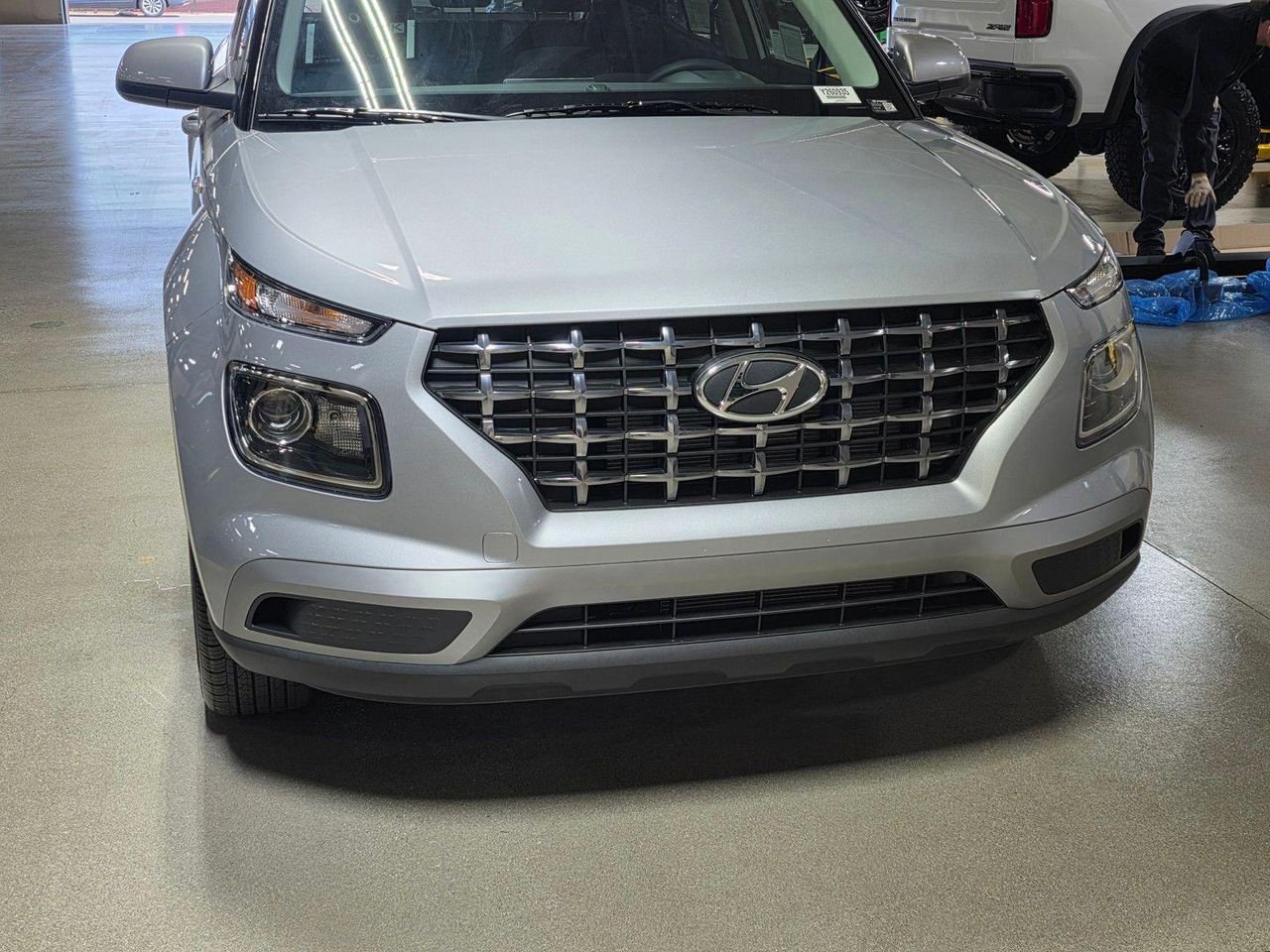 New 2026 Shimmering Silver Hyundai SEL image 9